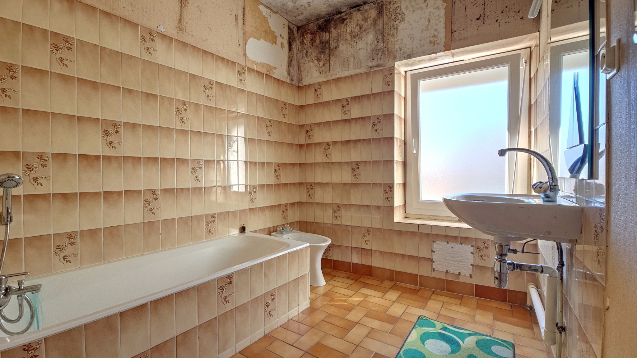 SAYAT maison de bourg 85 m2, 3 chambres, cave.