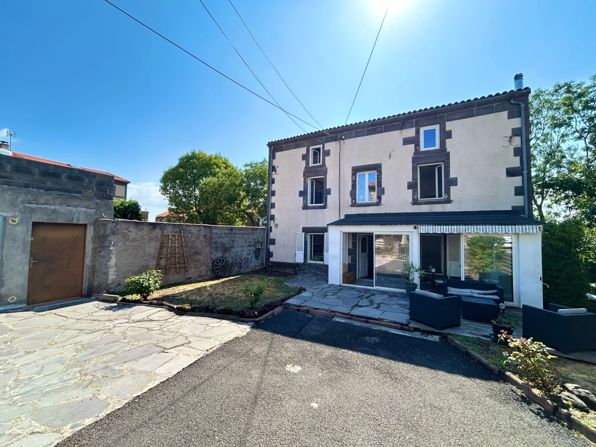 CHATEAUGAY - Maison de bourg Auvergnate de 101 m2, 3 chambre